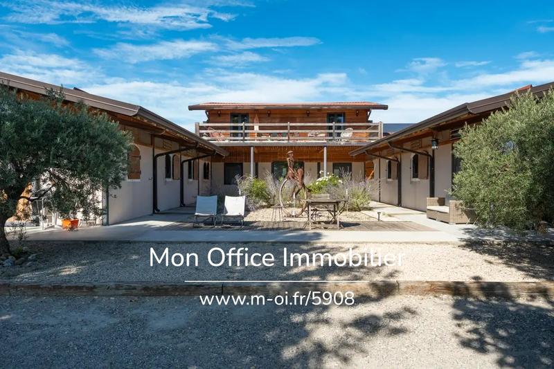 Maison - 340 m² - 7 pièces