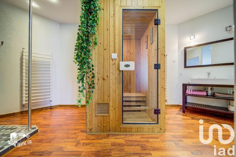 Maison - 365 m² - 10 pièces