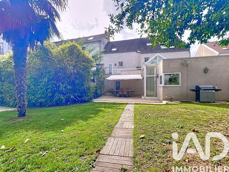 Maison - 290 m² - 8 pièces