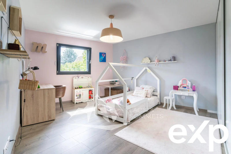 Villa - 243 m² - 9 pièces