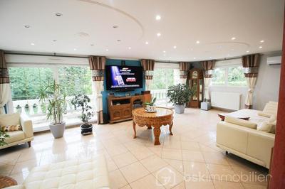 Demeure - 172 m² - 9 pièces