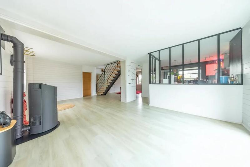 Maison - 250 m² - 8 pièces