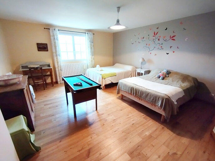 Maison - 242 m² - 7 pièces