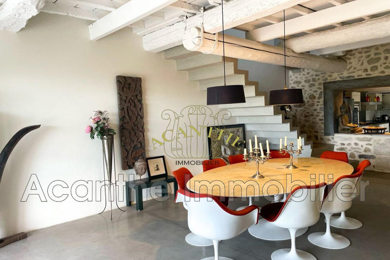 Maison - 300 m² - 6 pièces