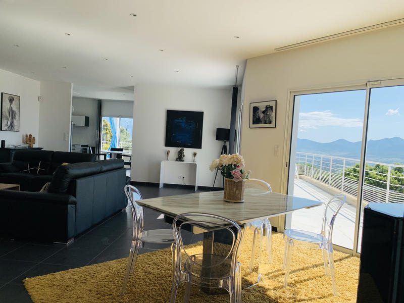 Villa - 185 m² - 6 pièces