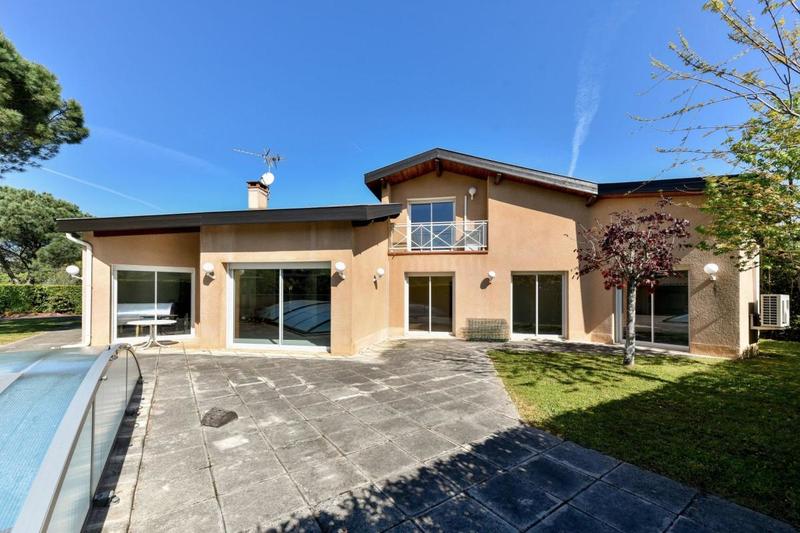 Maison - 281 m² - 7 pièces