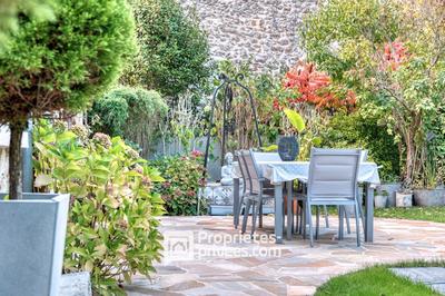 Maison - 183 m² - 9 pièces