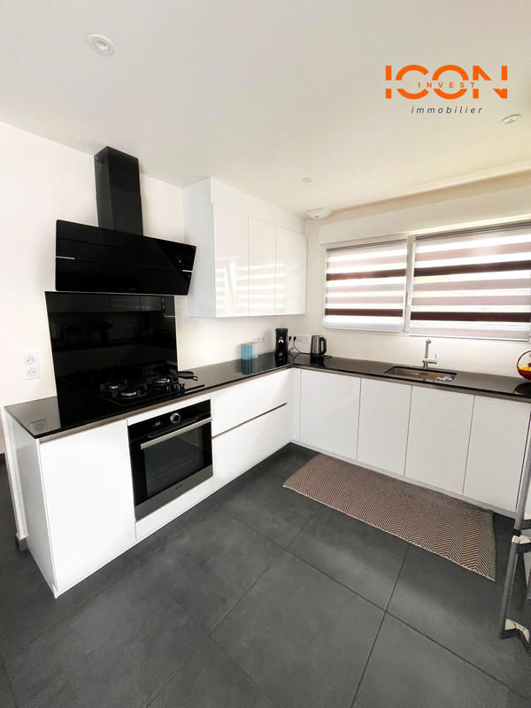 Maison - 98 m² - 5 pièces