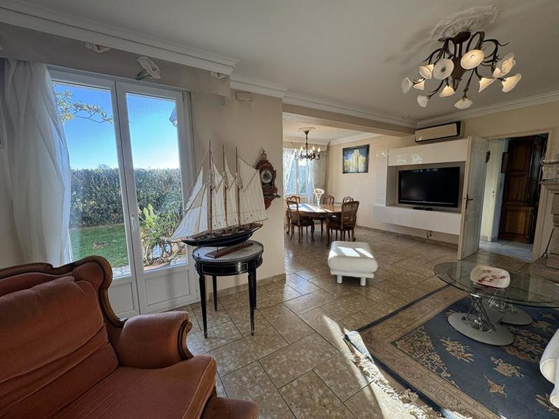 Maison - 209 m² - 9 pièces