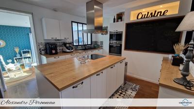 Maison - 175 m² - 8 pièces