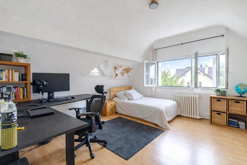 Maison - 180 m² - 8 pièces
