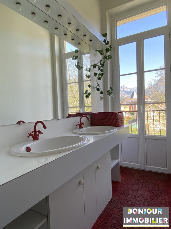 Maison traditionnelle - 176 m² - 6 pièces