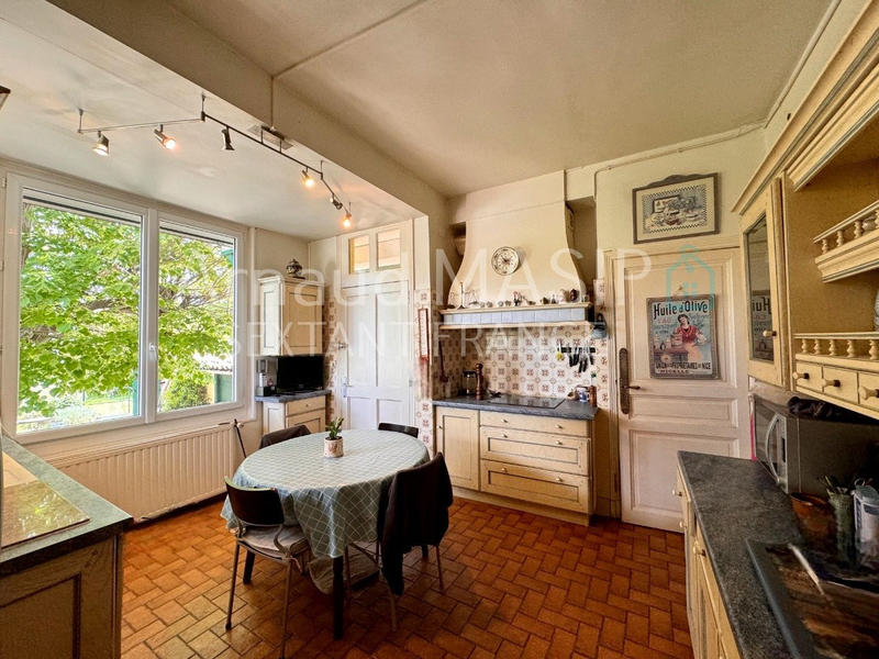 Maison - 180 m² - 7 pièces