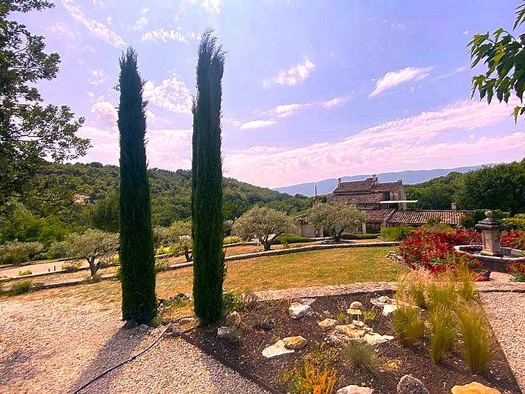 Demeure - 330 m² - 12 pièces