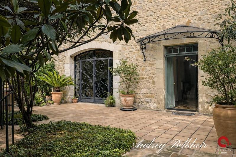 Maison en pierre - 260 m² - 7 pièces