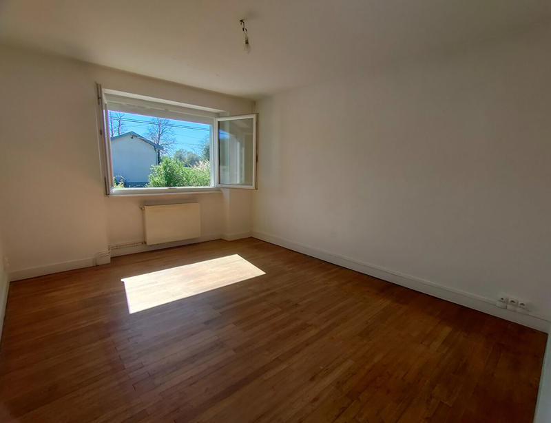 Maison - 177 m² - 12 pièces