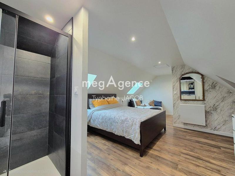 Maison - 223 m² - 10 pièces