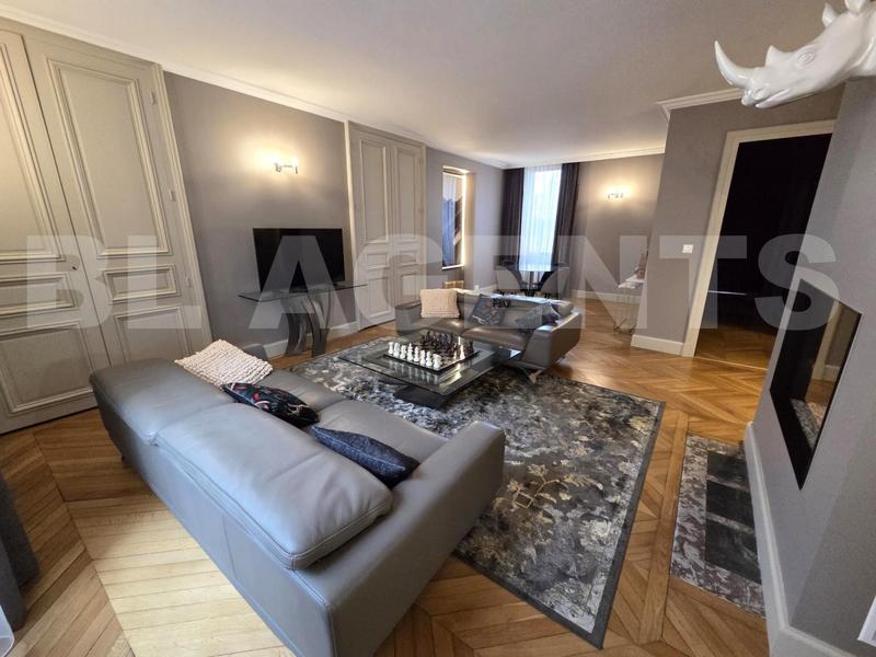 Maison - 570 m² - 13 pièces