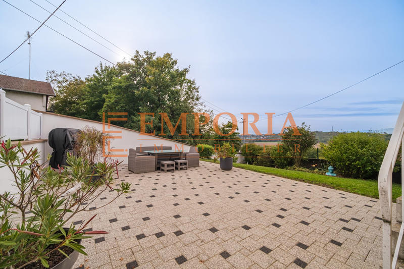 Maison - 180 m² - 8 pièces