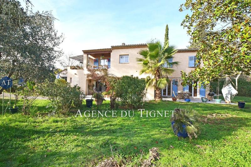 Maison - 205 m² - 7 pièces