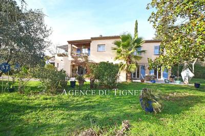 Maison - 205 m² - 7 pièces