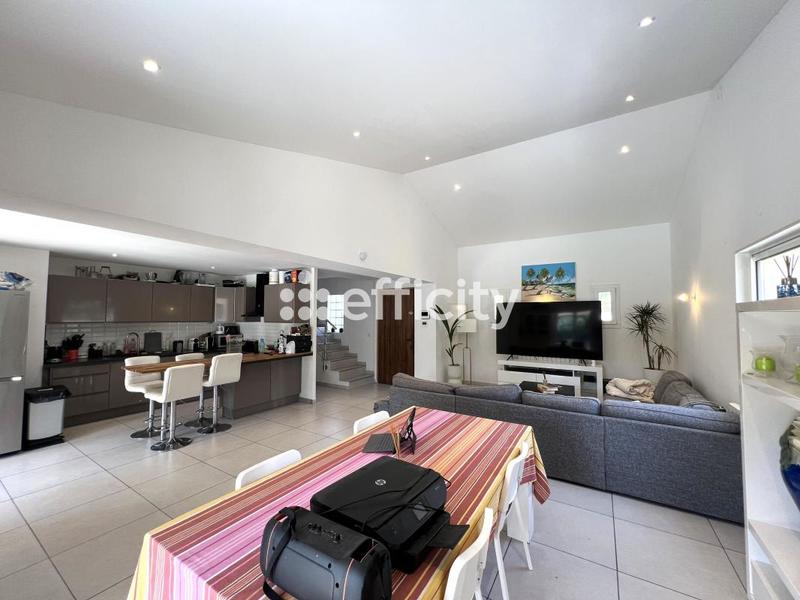 Maison - 136 m² - 6 pièces