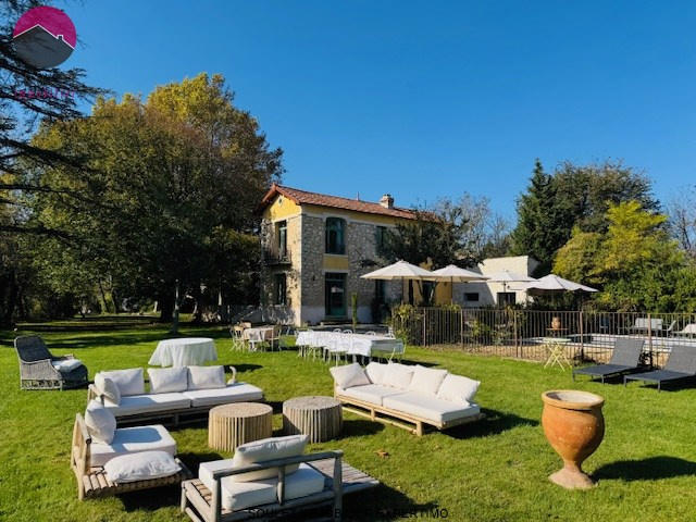 Propriété - 280 m² - 10 pièces