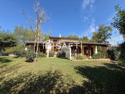 Maison - 180 m² - 8 pièces