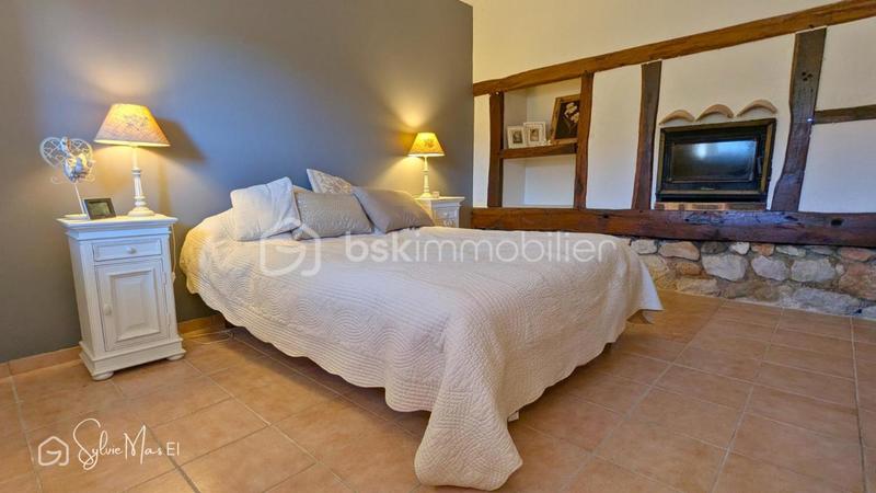 Maison - 300 m² - 6 pièces