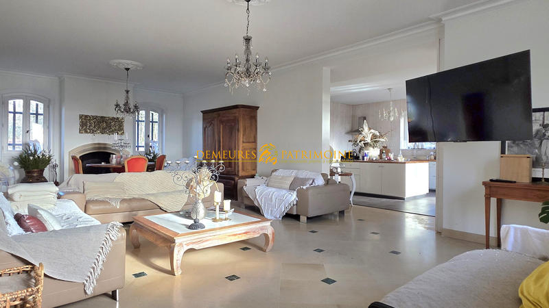 Maison - 246 m² - 6 pièces