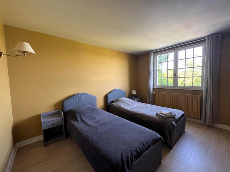 Maison - 300 m² - 9 pièces