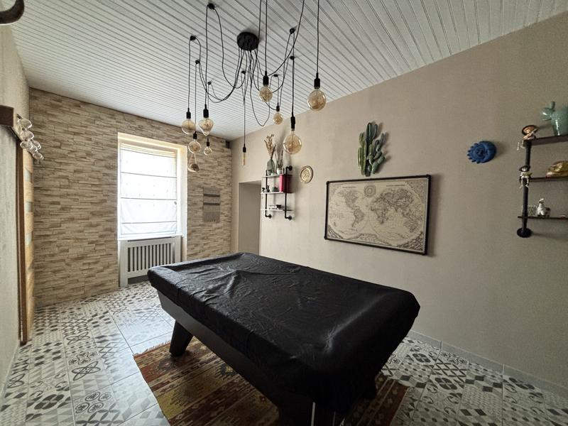 Maison - 220 m² - 8 pièces