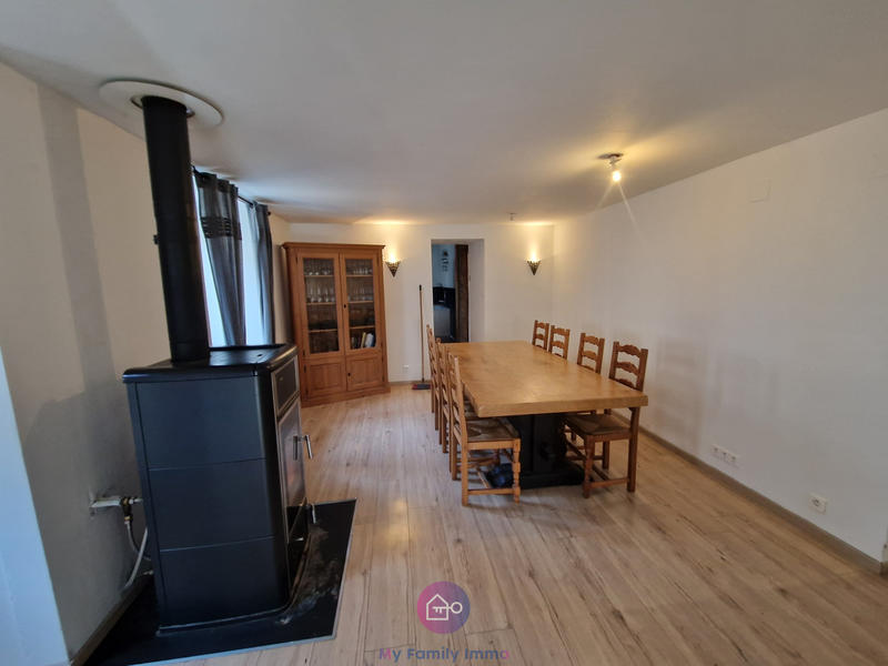 Maison - 168 m² - 9 pièces