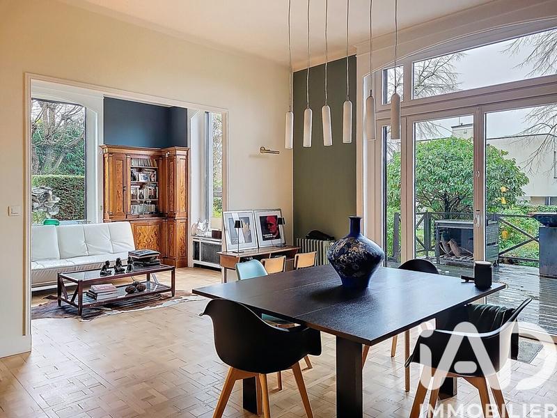 Maison - 415 m² - 13 pièces