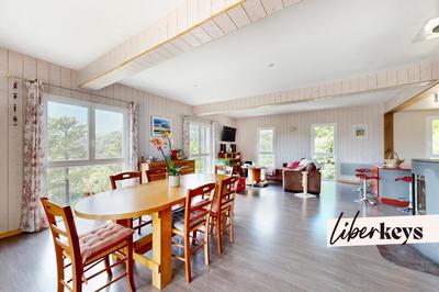 Maison - 225 m² - 7 pièces