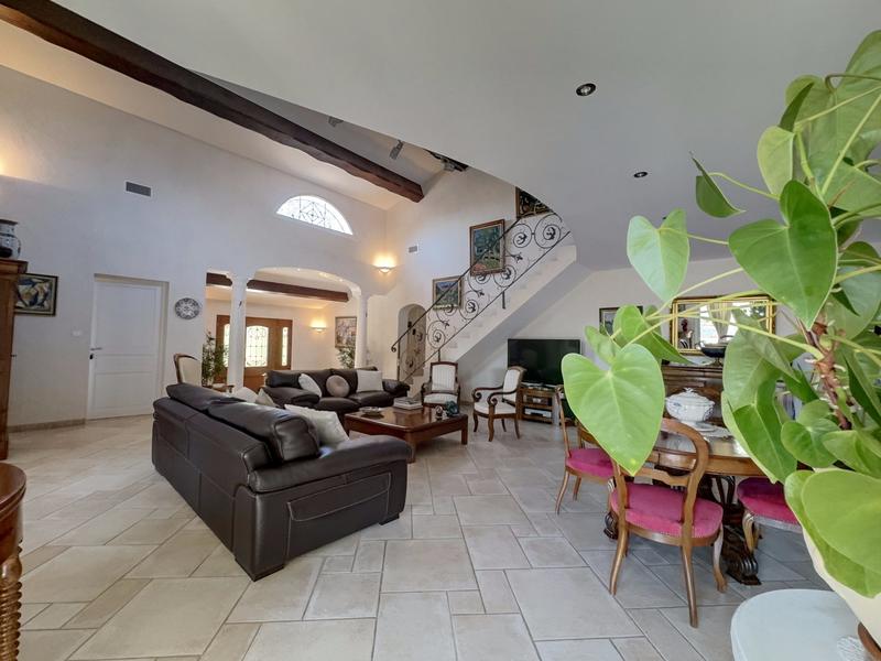 Maison - 244 m² - 8 pièces