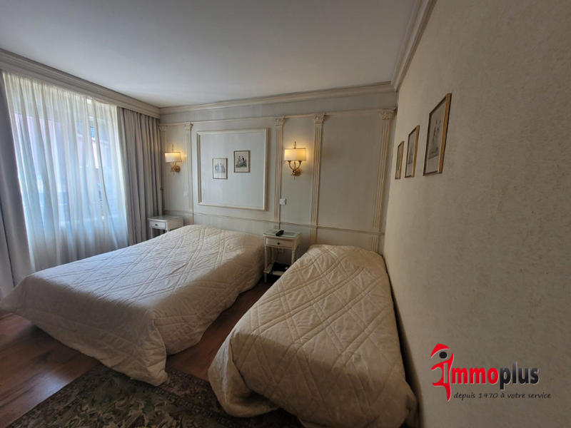 Local commercial - 712 m² - 17 pièces