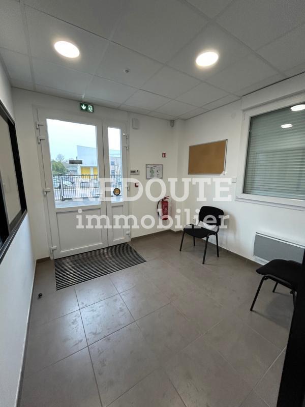 Entrepôt - 817 m² - 4 pièces