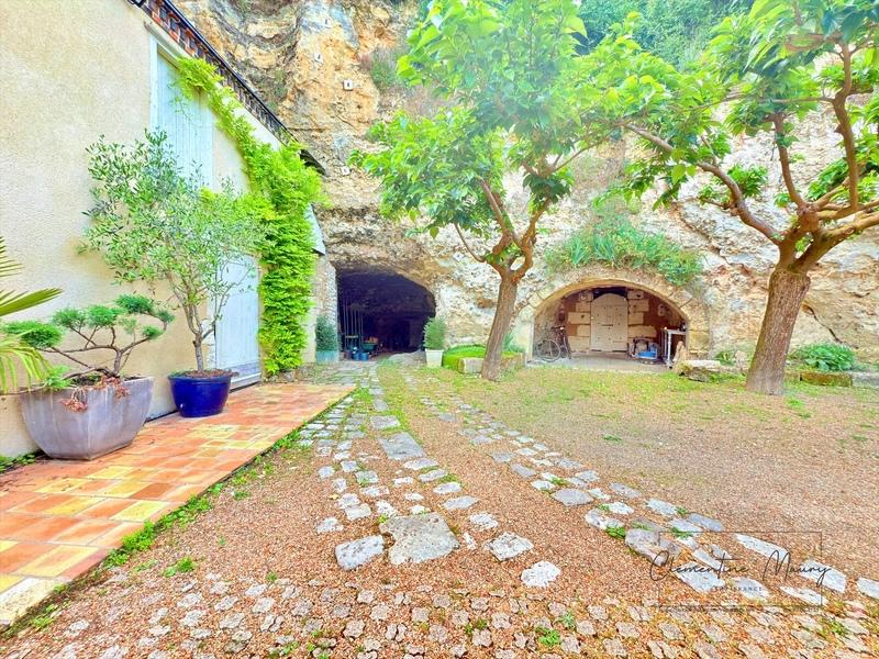 Maison - 254 m² - 9 pièces