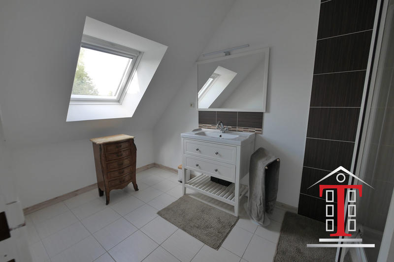 Maison - 202 m² - 8 pièces