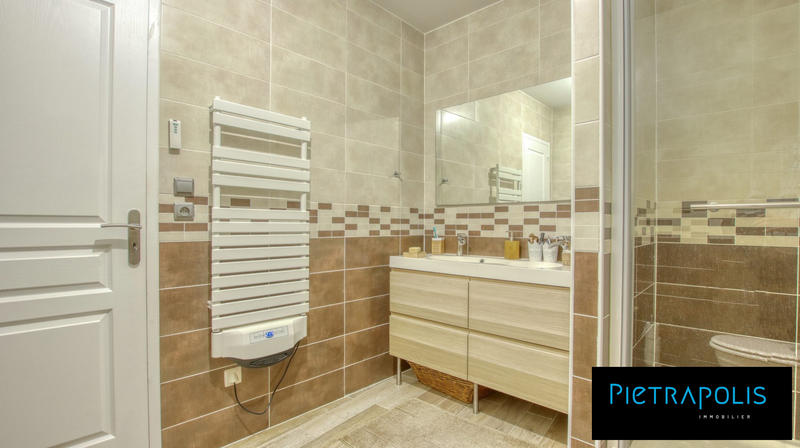 Appartement - 80 m² - 3 pièces