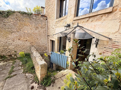 Maison - 216 m² - 9 pièces