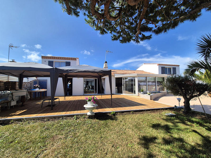 Maison - 185 m² - 8 pièces