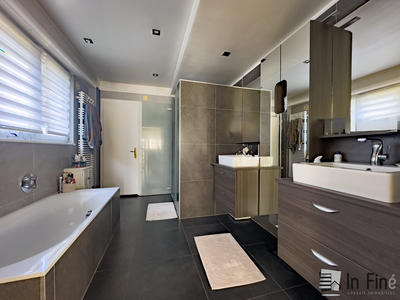 Appartement - 143 m² - 5 pièces