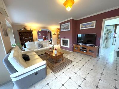 Maison traditionnelle - 147 m² - 7 pièces