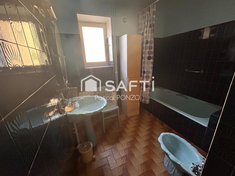 Maison - 240 m² - 9 pièces