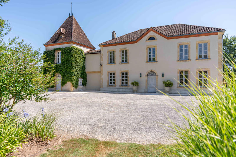 Maison - 313 m² - 8 pièces