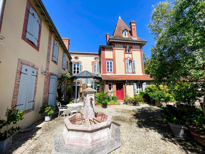 Maison de village - 467 m² - 24 pièces