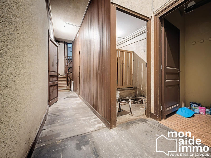 Maison - 300 m² - 12 pièces