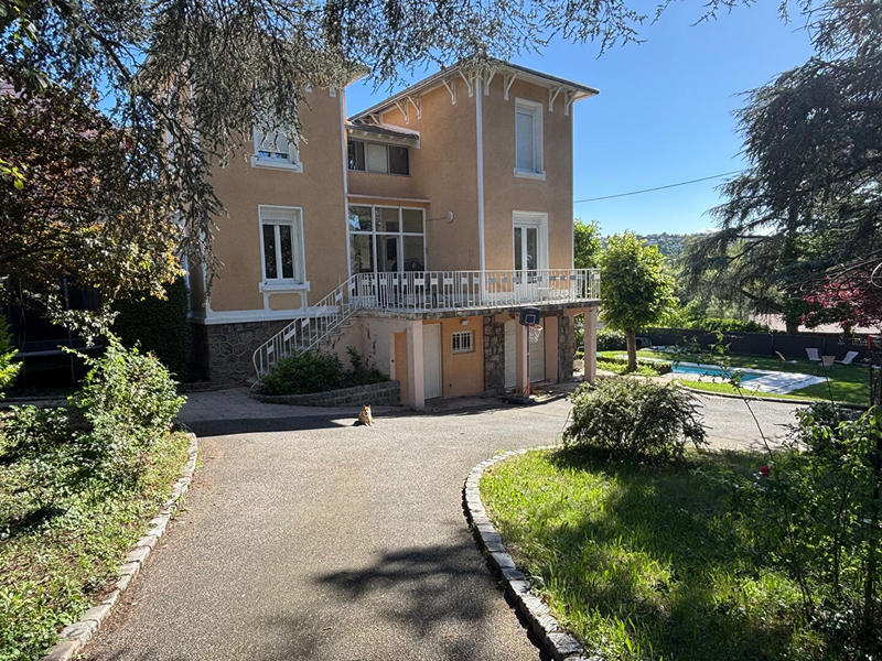 Maison - 160 m² - 7 pièces